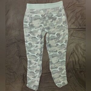 💯Maurices camo pants size 0 small